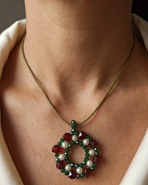 Festive Red, Green & Pearl Holiday Bracelet – Handmade Christmas Beaded Bracelet for Women